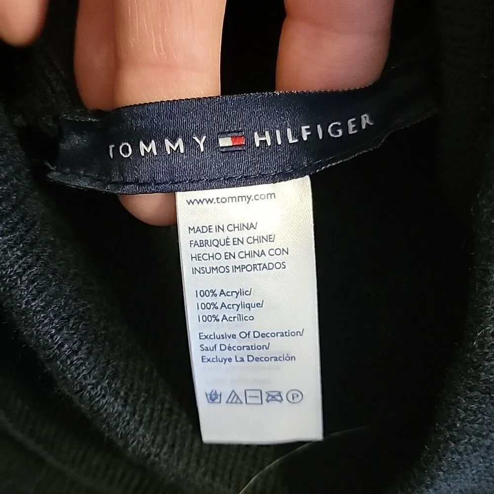 TOMMY HILFIGER 2-PIECE BLACK HAT AND SCARF SET, NEW!